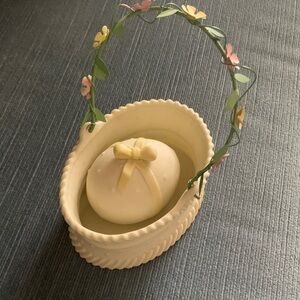 Vintage Dept 56 1988 Cream Ceramic Basket w/Cream Egg &  Floral Metal Handle